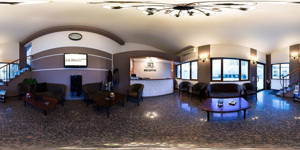 Hotel La Strada 플로이에슈티 외부 사진