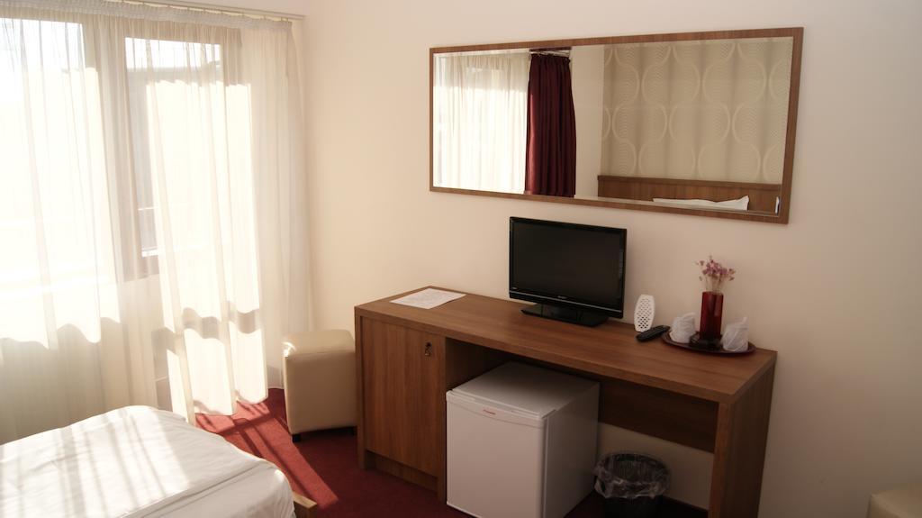 Hotel La Strada 플로이에슈티 객실 사진